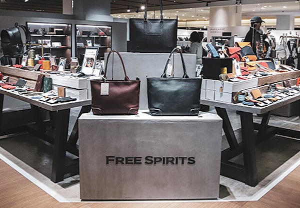 COMMA財布の実店舗FREE SPIRITS 大阪　ルクアイーレ店
